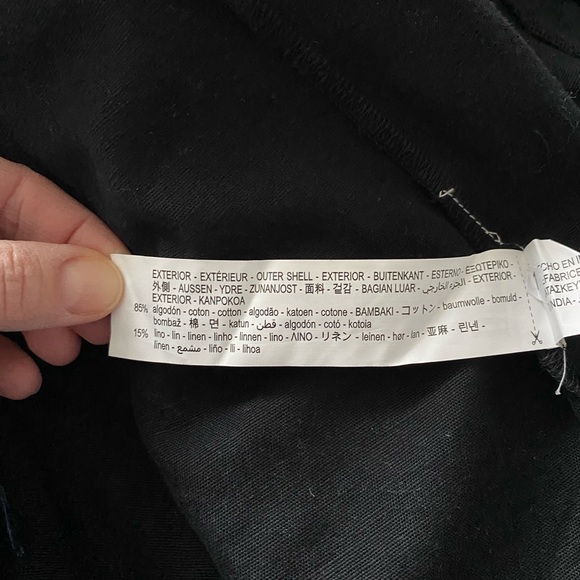 Zara black embroidered black top, white and blue embroidered floral pattern. XS - Picture 6 of 7